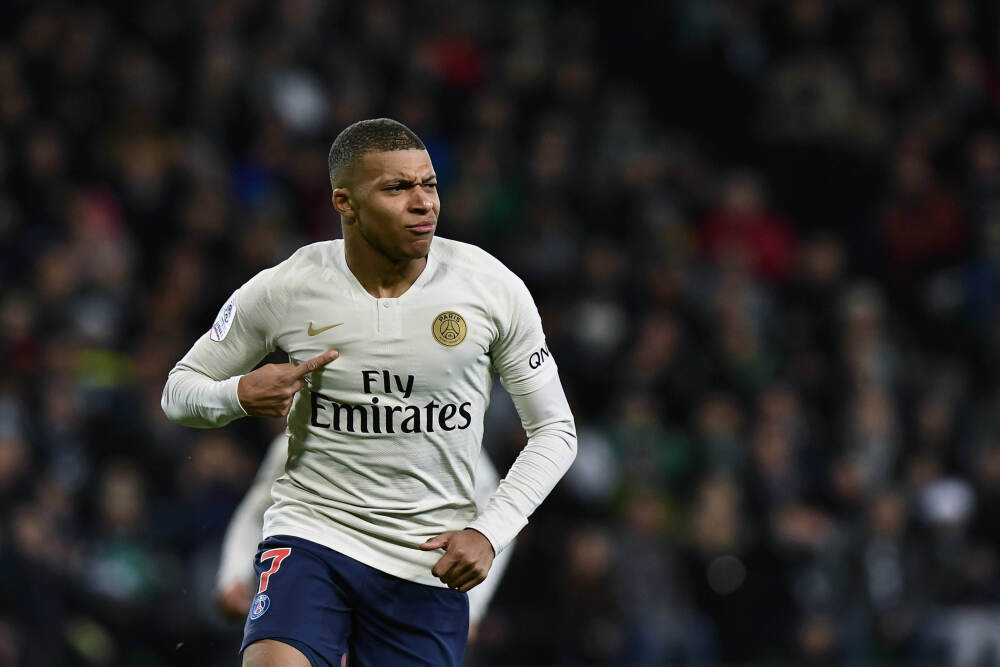 一位“服务员”写的草书，字字都是“教科书级”，专家却说：入不了国展！